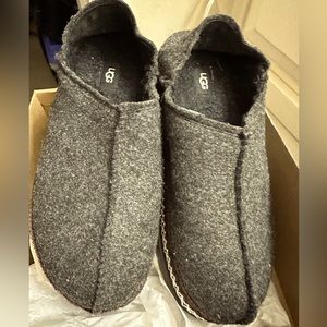 UGG Refelt Tasman slipper size 10 Grey